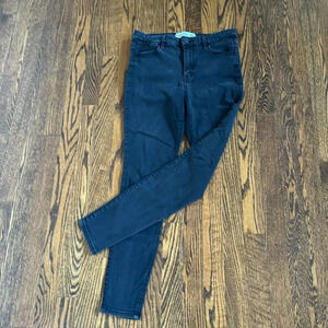 A & F Sateen Ultra Skinny high rise black 5-pocket stretch jeans. 6R. W28, L29